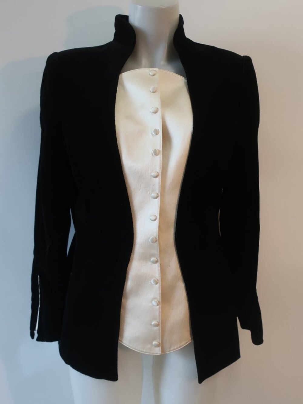 Womens Thierry Mugler Paris Black Ivory (Item-14) Velvet Blazer Jacket 44 US/M